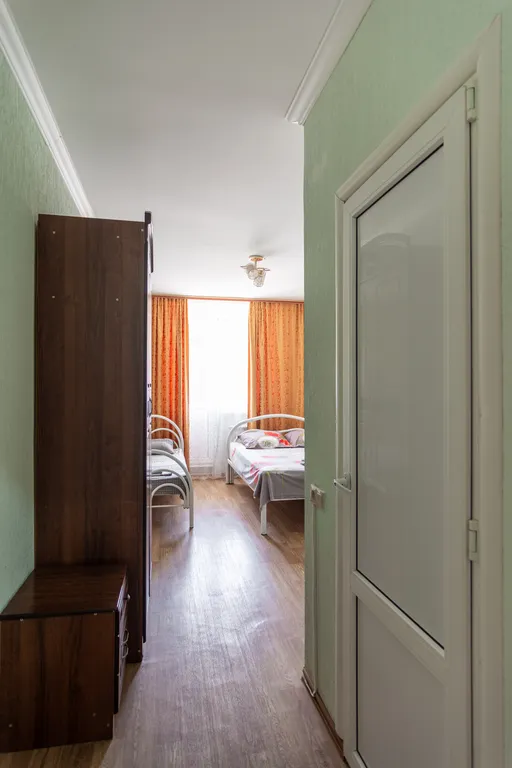 Номер с видом на горы и бассейн.