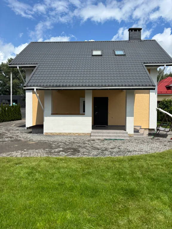 Уютный дом в лесном массиве возле красивых озер