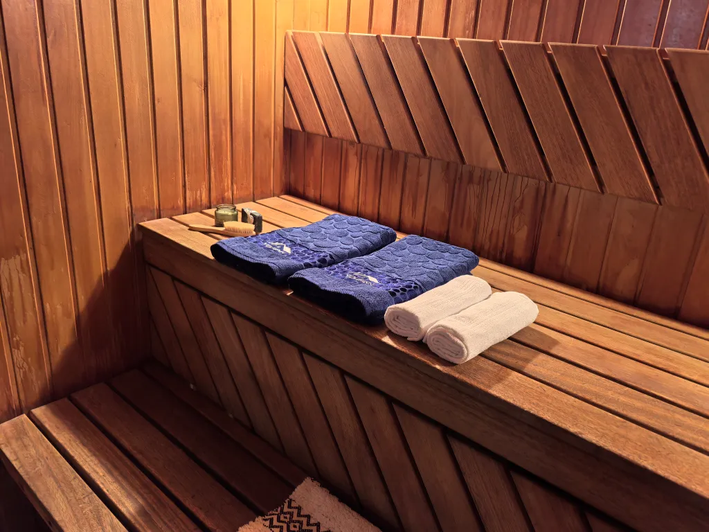 Коттедж в центре города с бассейном