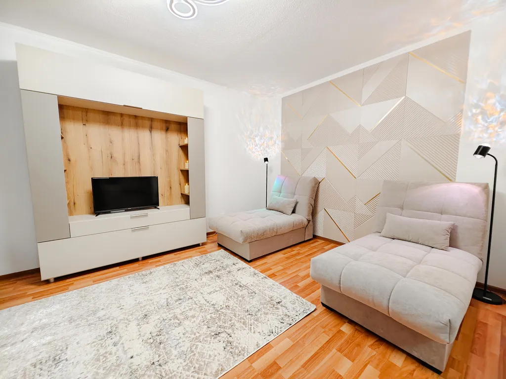 Двухкомнатная/2+1+1+1+1/ Уралмаш/ новостройка /большая кухня/лоджия