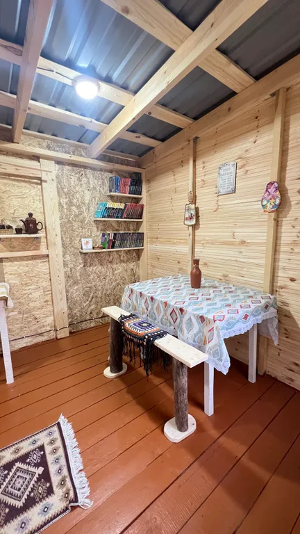 Уютный домик на берегу Катуни с видом на реку