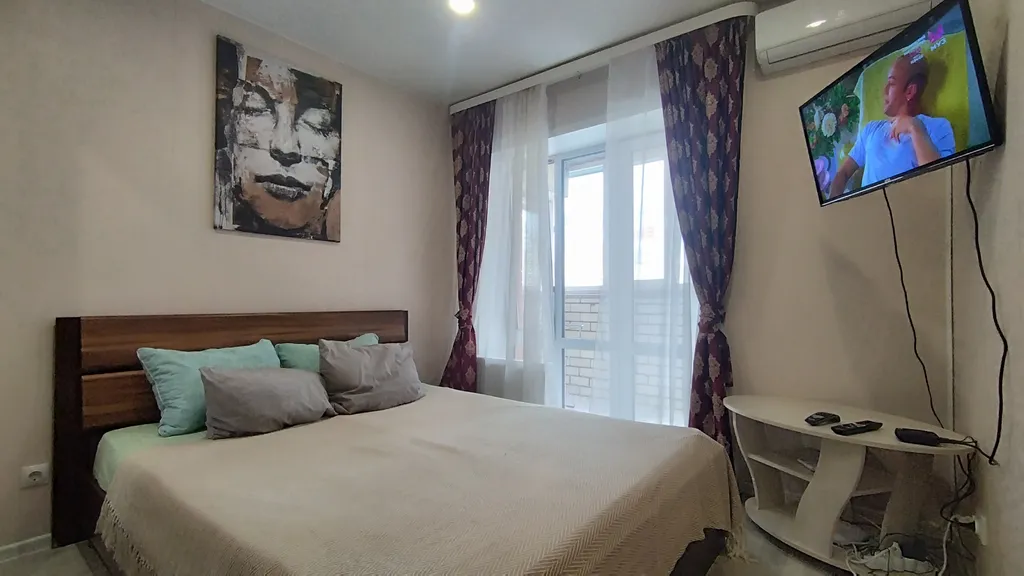 Квартира Уютная студия в тёплых тонах с большой угловой ванной для пары — аренда посуточно в Липецк