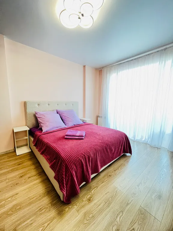 Новая евротрешка в центре города с красивым видом из окон