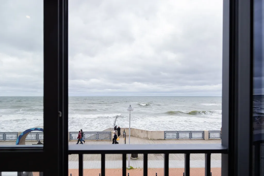 Мерцающая тишина с панорамным видом на море