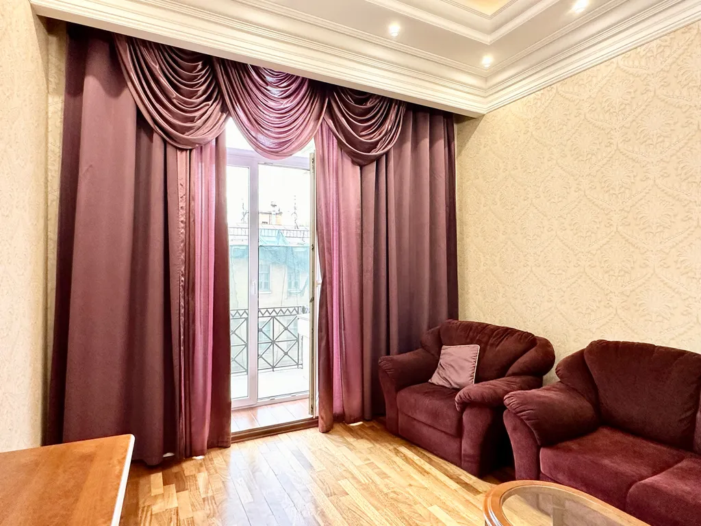 Стильная квартира с балконом и двумя санузлами