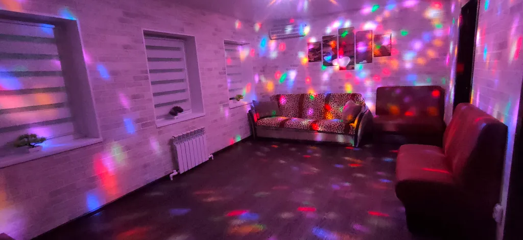 Гостевой дом на берегу озера у парка