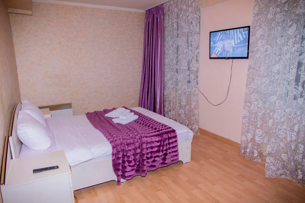 Большая трёхкомнатная квартира в новом доме у пруда