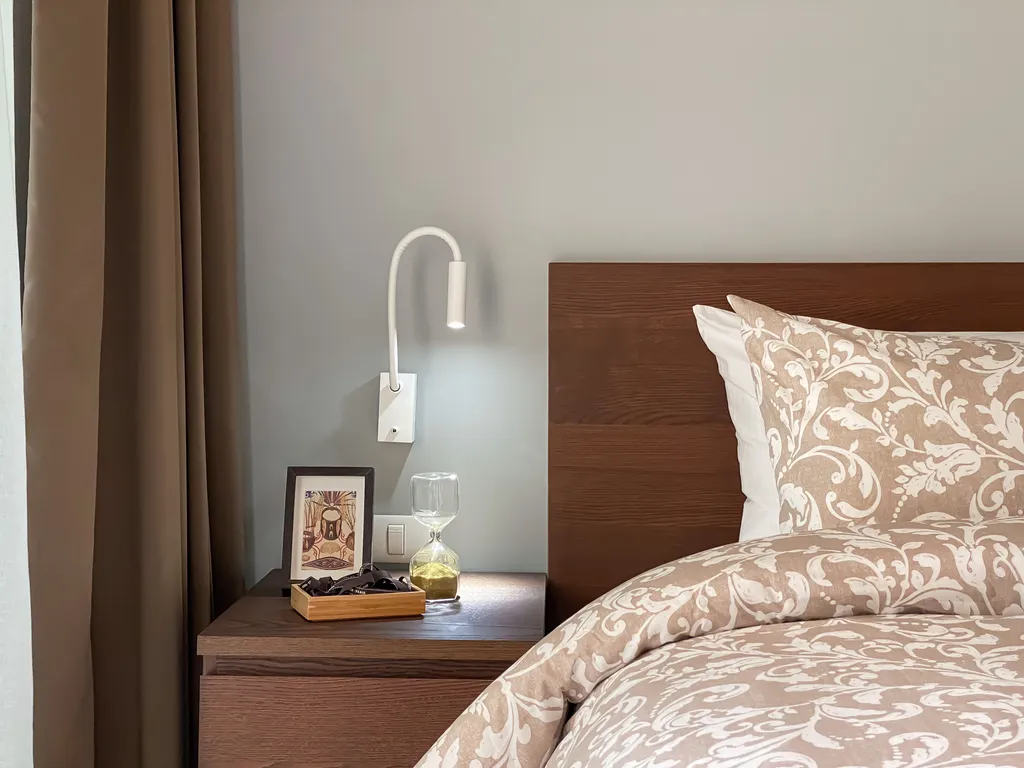 Две спальни с видом на озеро и море