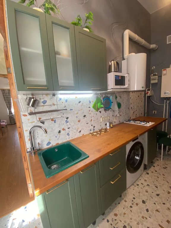 Уникальная квартира с интересным ремонтом и настоящим камином