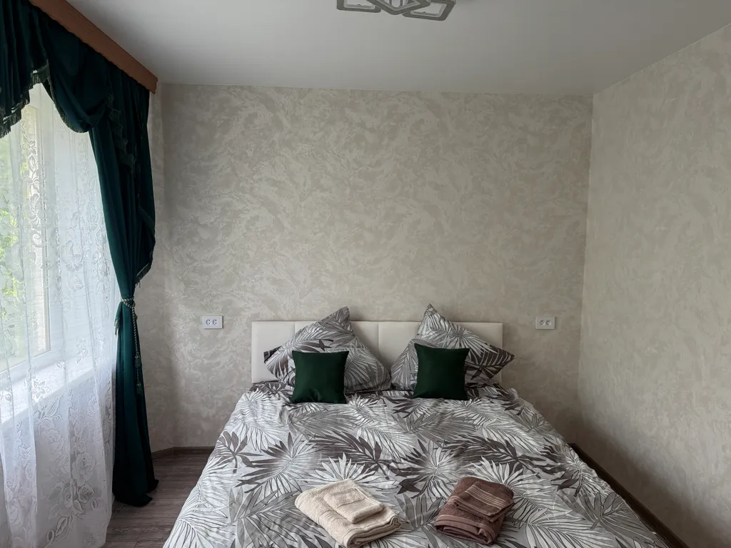 Просторная двухкомнатная квартира с видом на Мишенную сопку