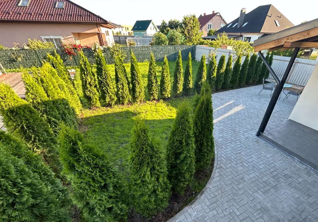 Домик в малине у моря