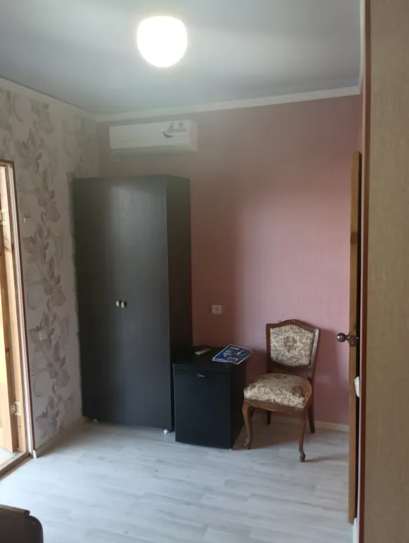 Коттедж Трёхместный номер со всеми удобствами — Сухум