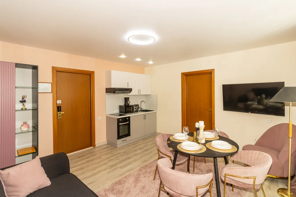 Номер-люкс Розовая пантера в апарт-комплексе Виктория