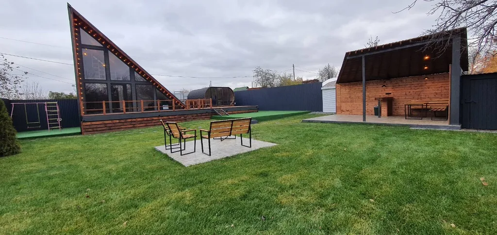 Дом-треугольник в загородном комплексе FoxWay