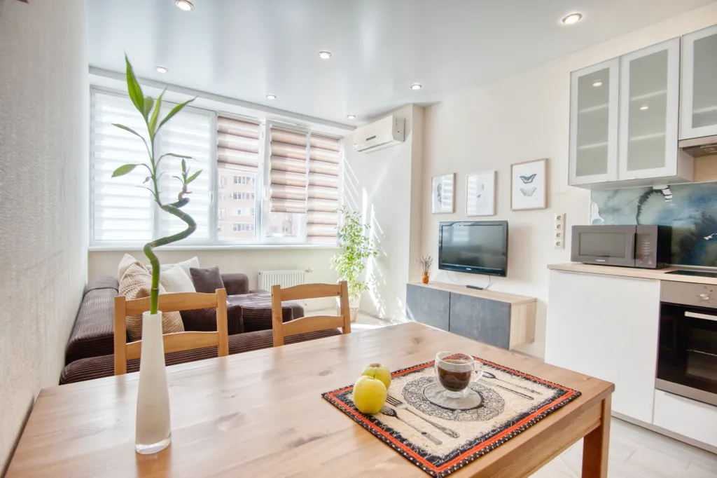 Евротрешка рядом с МТЛ Ареной и пляжем реки Волга