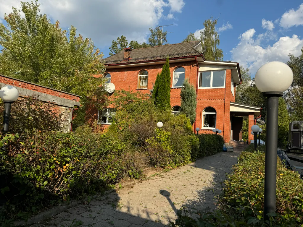 Дом с бассейном, сауной, возле леса для семейного отдыха