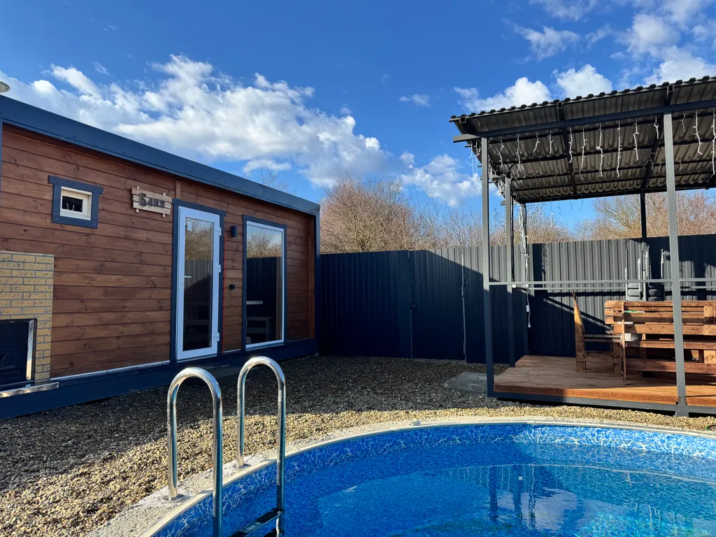 Уютная Хижина с теплым бассейном