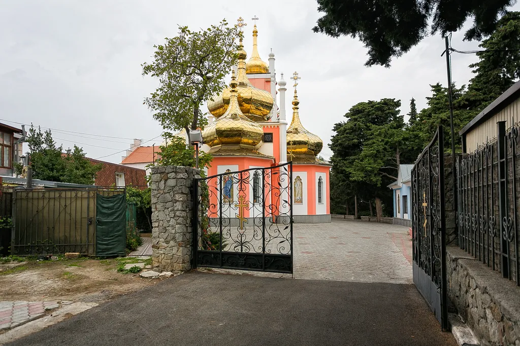 Апартаменты с видом на море и Храм