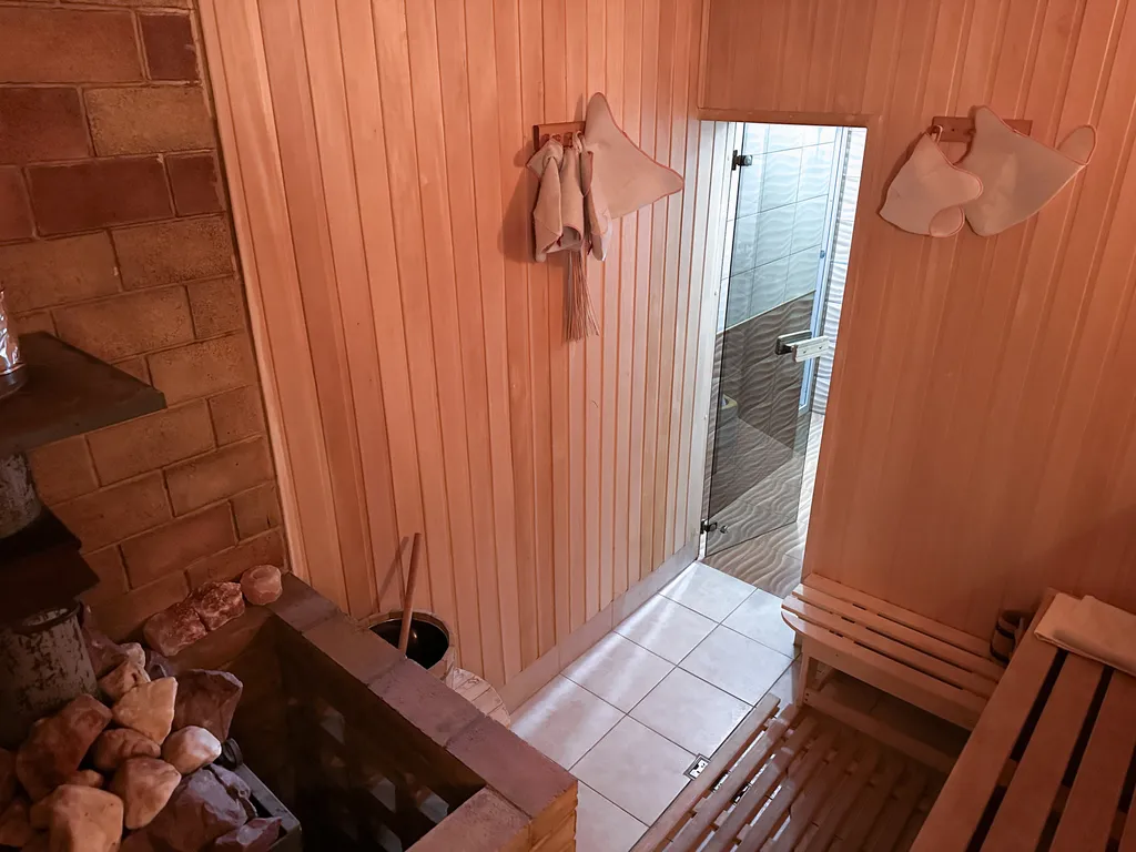 Дом с бассейном и баней в Самаре