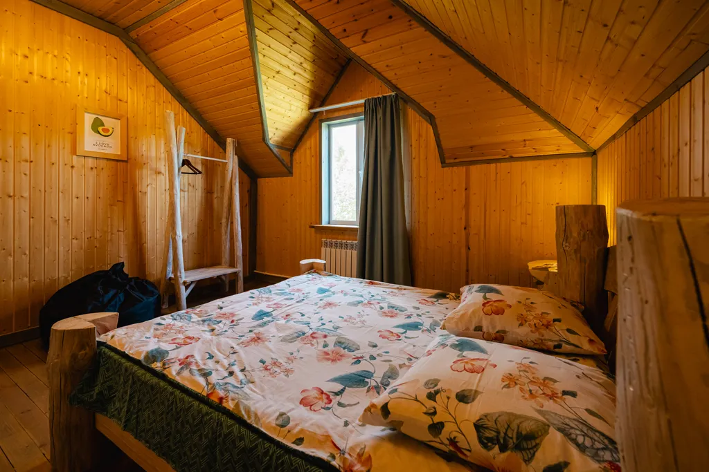 Коттедж у пруда