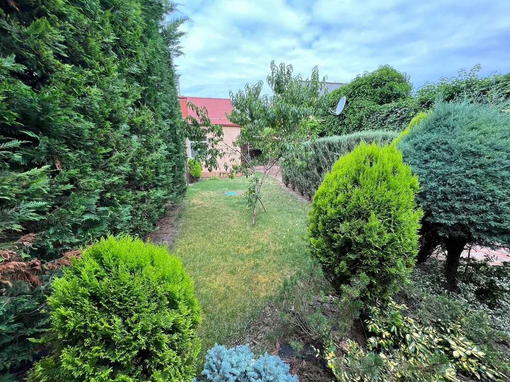 Четырёхкомнатный дом класса люкс в тихом центре