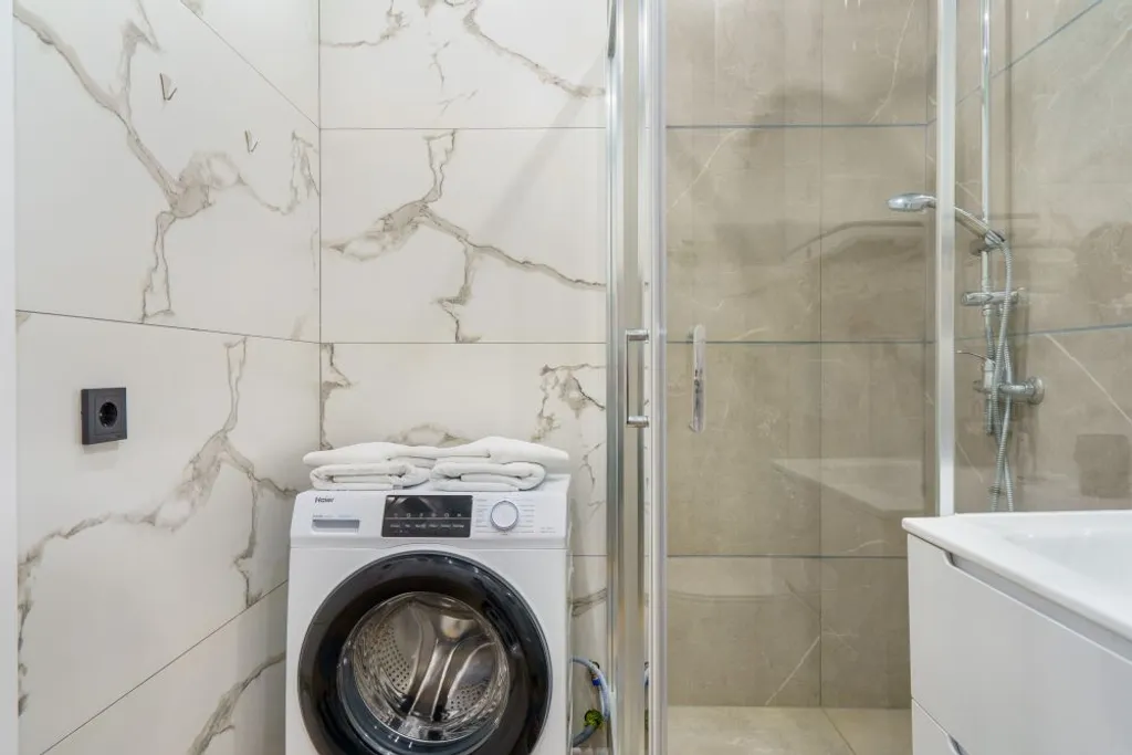 Good Night на Гумилёва 4