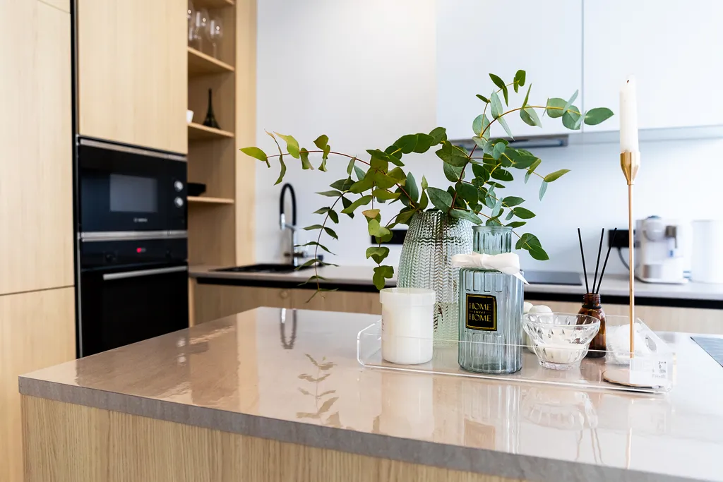 Стильная двухкомнатная квартира у моря