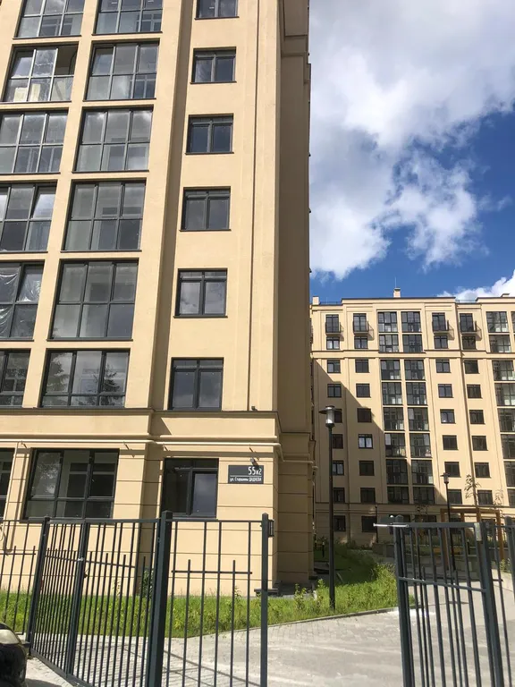 Апартаменты "Пикассо" - индустриальный шик с яркими акцентами