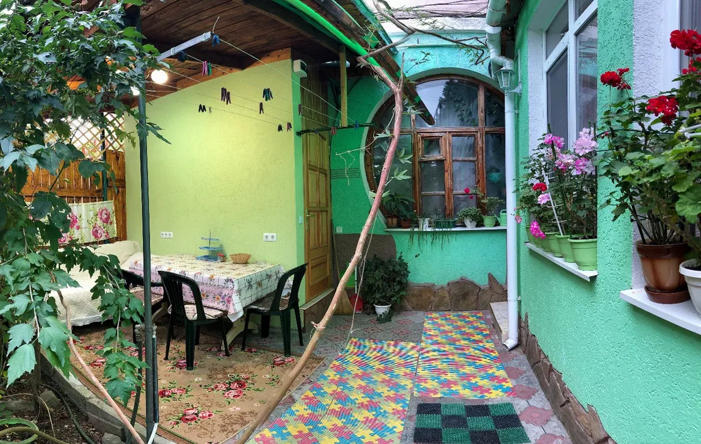 Квартира Зеленый дворик в центре города — аренда посуточно в Алушта