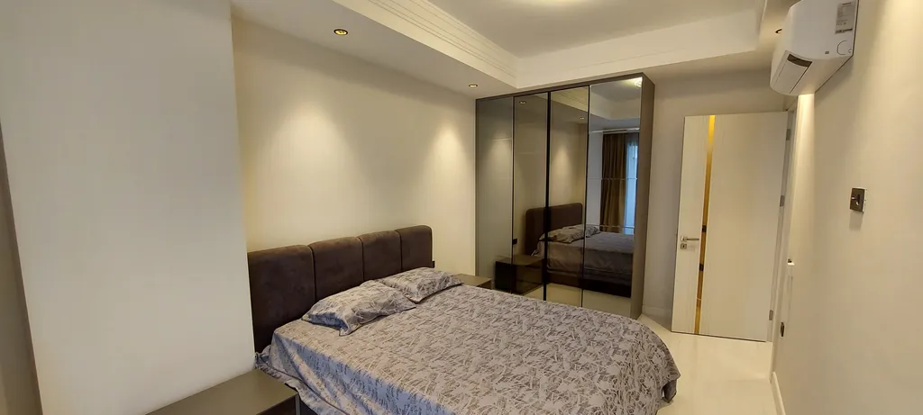 Двухуровневая квартира с собственным выходом к бассейну