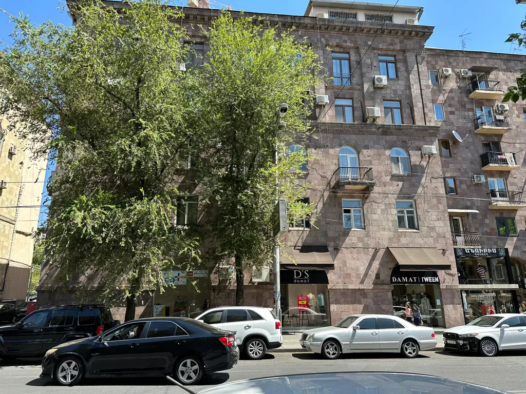 В центре под рукой все событие