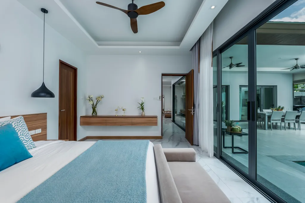 Новая вилла с бассейном, террасой и барбекю зоной, рядом с Боат авеню