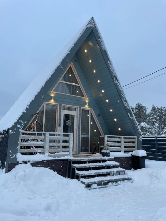 Коттедж Уютный дом аттик А-фрейм у Снетковского озера — Ларионово