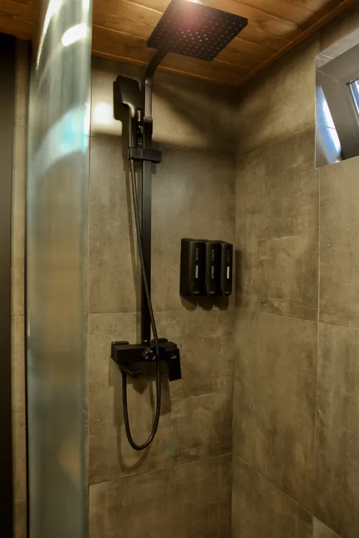 Коттедж Дом А-фрейм с джакузи в лесу — Северская