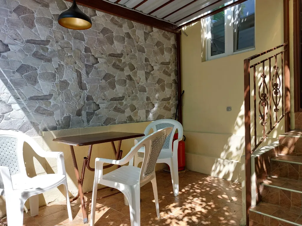 Уютный апартамент в центре Симеиза с собственным двориком под ключ