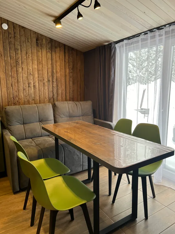 Коттедж Дизайнерский дом в лесу с одной спальней — Шерегеш