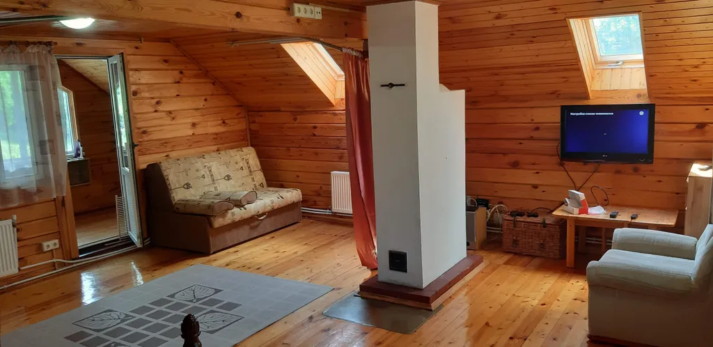 Уютный домик в березовой роще