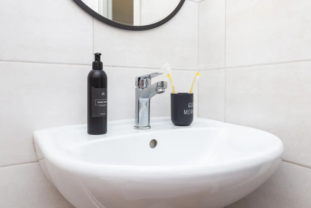 Изумрудная студия с гамаком в новом доме в экологически чистом районе