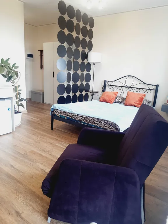 Современная, комфортная студия с видом на лес и горы