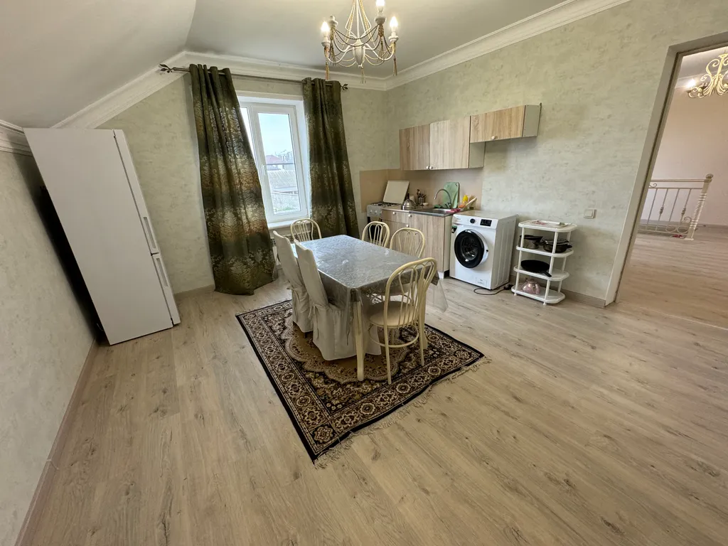 Дом с двором и беседкой в 7 минутах езды от пляжа