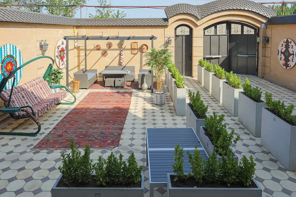 Бассейн с подогревом и лаундж зоной