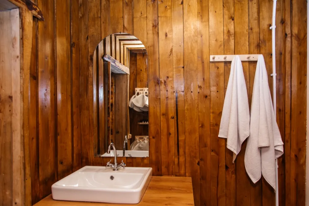 Дом с баней на берегу реки