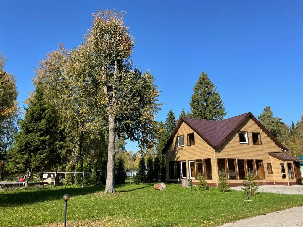 Дом на берегу реки Волга