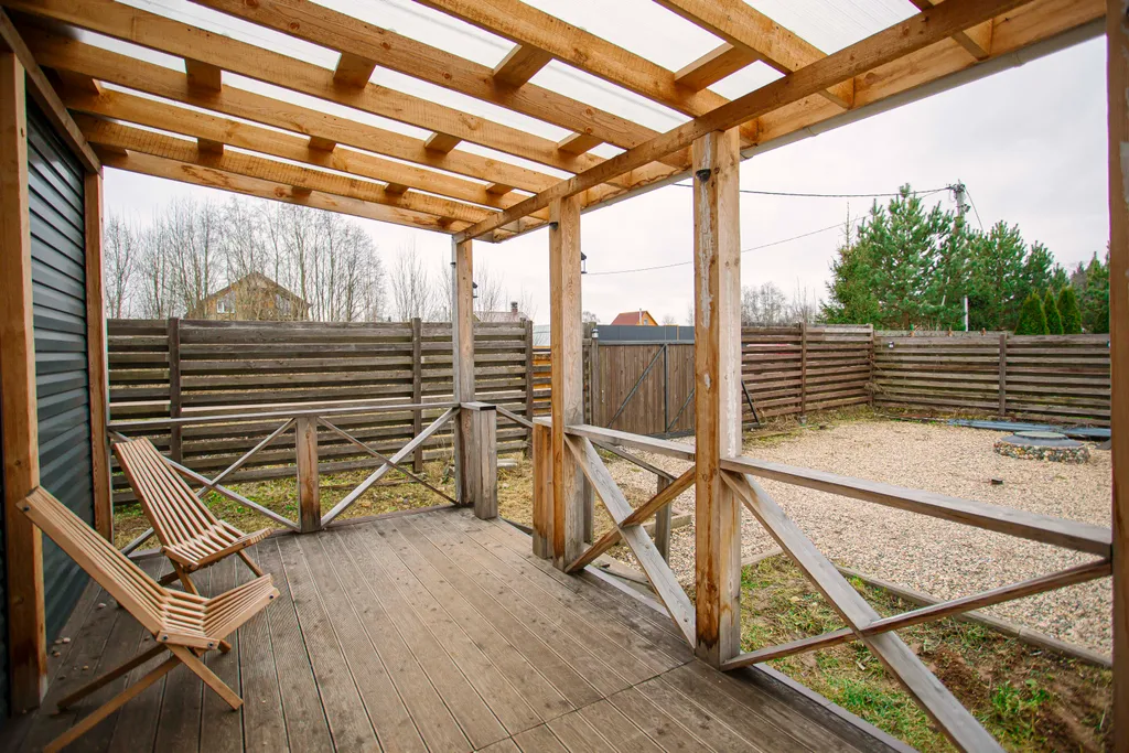 Дом на берегу реки