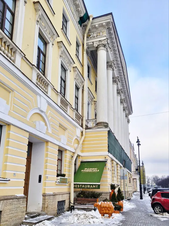 Просторные трёхкомнатные апартаменты на Марсовом поле