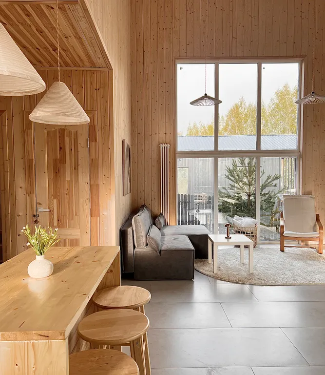 Уютный стильный новый дом с баней в окружении берёзовой рощи