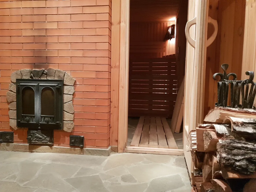 Загородный дом с бассейном и банкетным залом