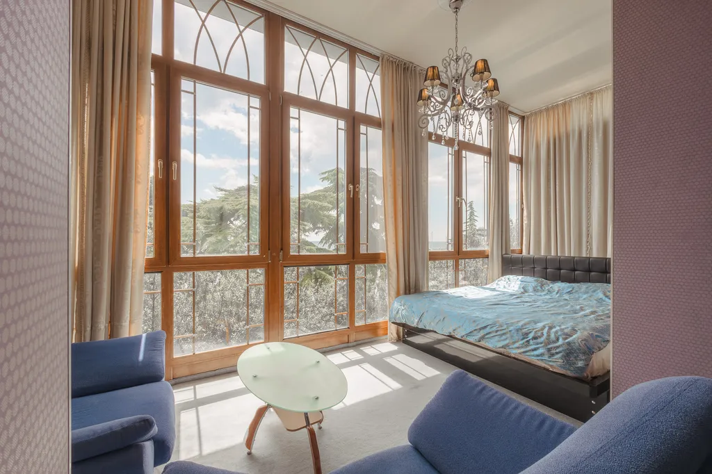 Апартамент с видом на море на набережной Ялты