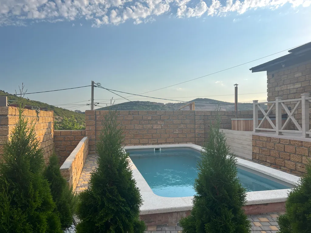 Коттедж Уютный номер в доме  с беседкой и бассейном — аренда посуточно в Балаклава