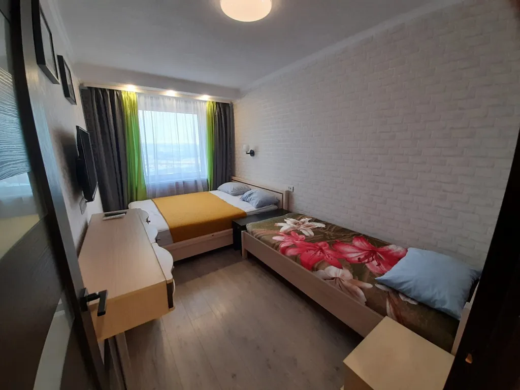 Квартира с балконом и видом на город и залив